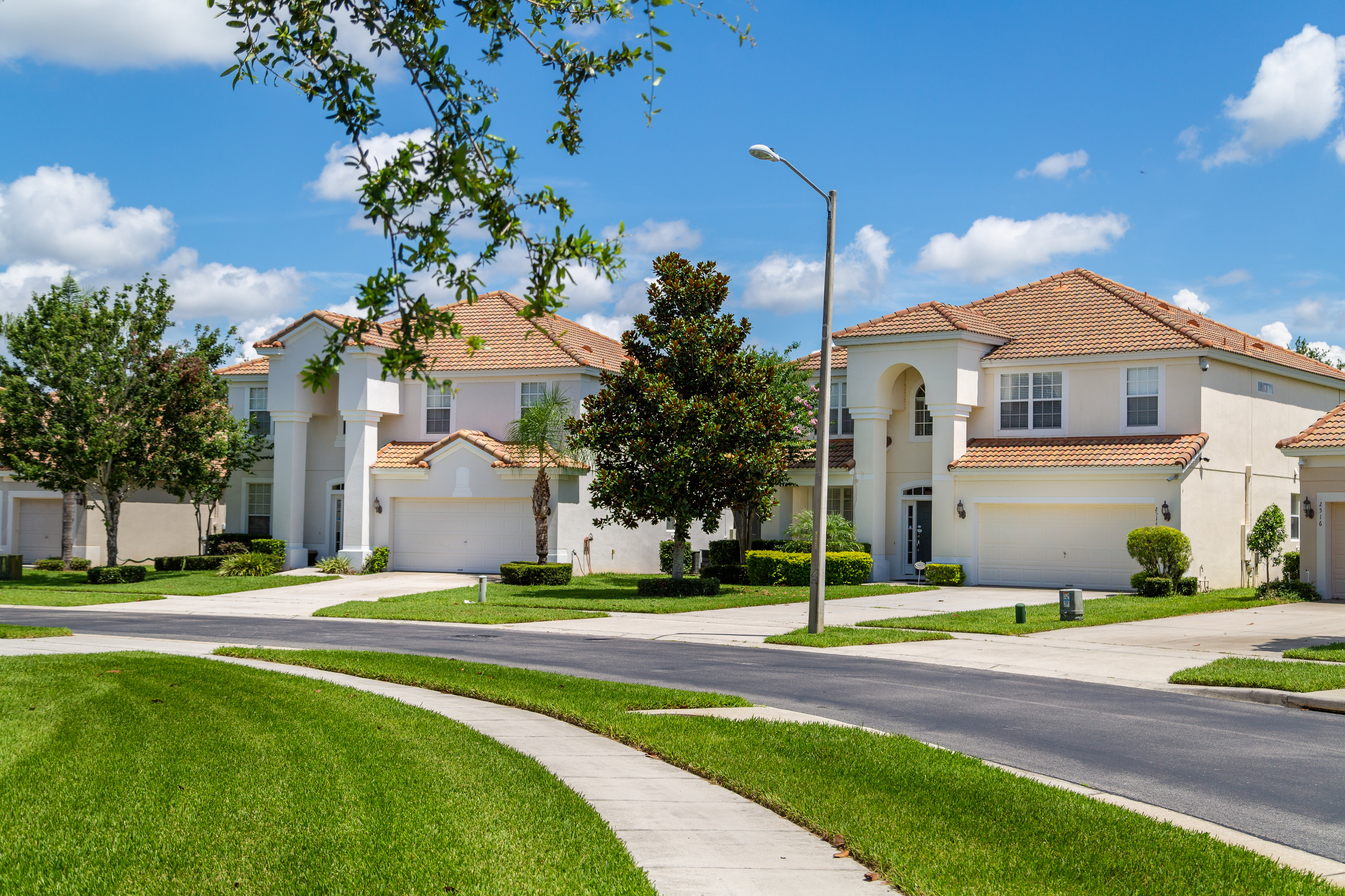 How to Save Money on Disney World Hotels and Lodging