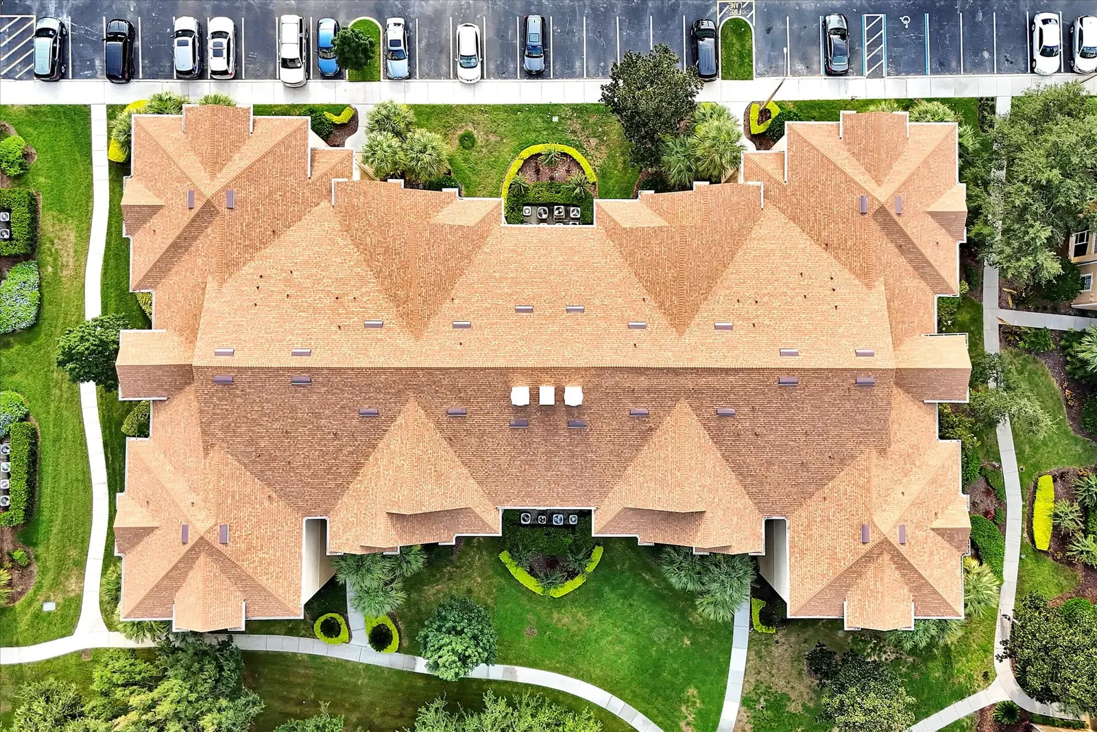 A courtyard at a Windsor Hills Resort condo building